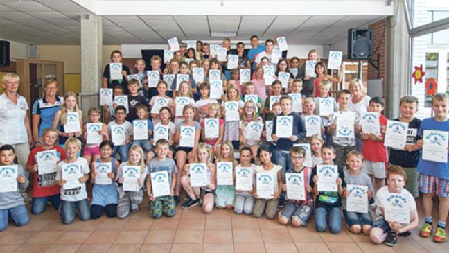 Grundschüler legen 71 Abzeichen ab