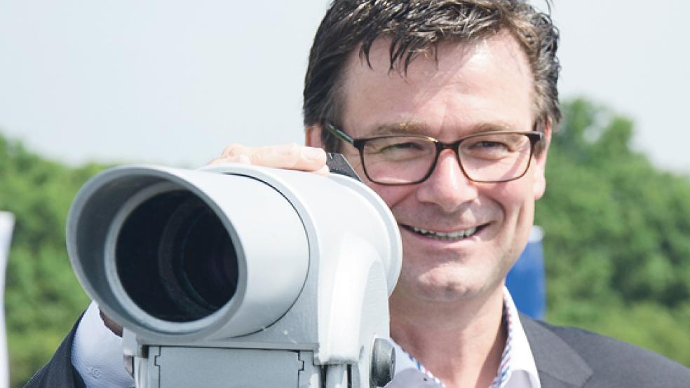 Fest im Blick hat Projektleiter Ralf Riekenberg das Jemgumer Kavernen-Gelände für die Stromspeicher-Pläne. © Foto: Hanken