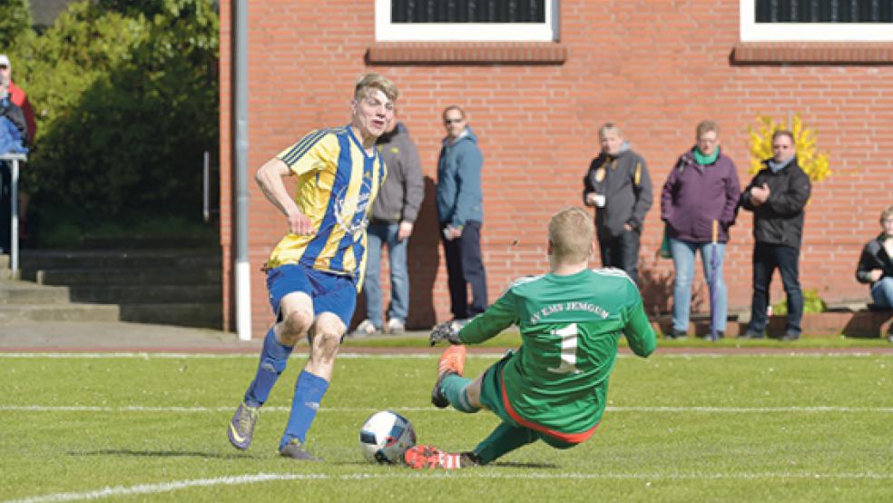 Einen der wichtigsten Siege auf dem Weg zum Klassenerhalt fuhren die Weeneraner um Steffen Busemann, der mit 32 die meisten Spiele absolvierte, im Derby gegen den SV Ems Jemgum ein. © Fotos: Bruins