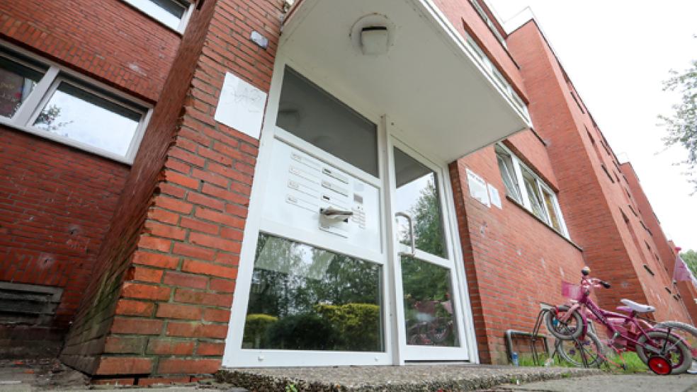 In diesem Haus lebte die 20-jährige Mutter von drei Kindern, die getötet wurde. Jetzt ist ein Tatverdächtiger ermittelt wirden. © Foto: Banik