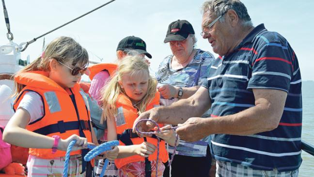 Kinder aus Weißrussland auf Fischfang