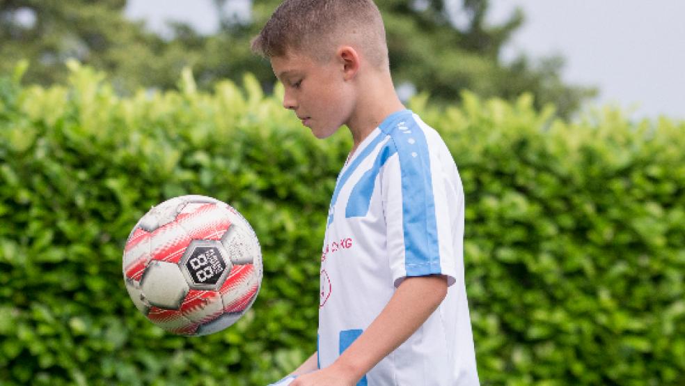 Immer den Ball im Blick hat Leon Hinderks. Der Neunjährige ist ein talentierter Nachwuchs-Fußballer. © Foto: Mentrup