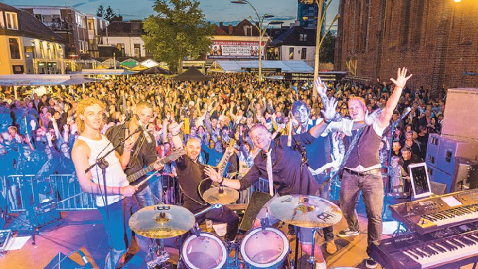 Livemusik ist nur eine der Attraktionen, mit denen Winschoten Gäste locken will. Auf dem Marktplein im Zentrum der Stadt treten Musiker auf. © Foto: privat