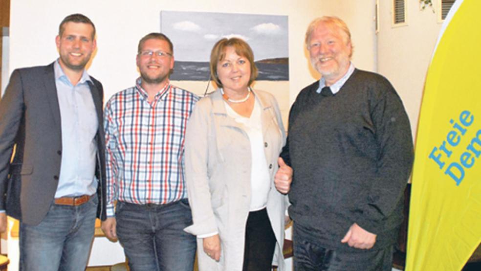 Die FDP Ems-Jade hat ihre Kandidaten zur Landtagswahl nominiert: Jens Völker aus Bunde (Zweiter von links) steht auf Listenplatz 3.  © Foto: FDP