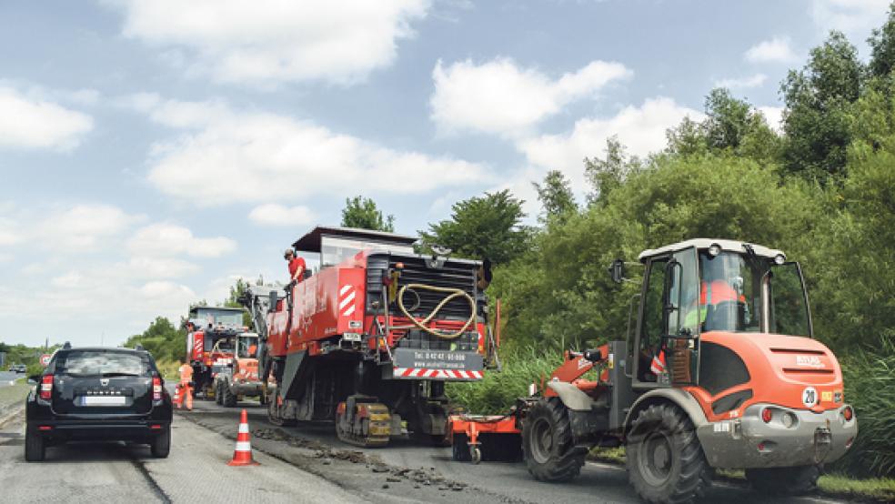 Die Arbeiten auf der Autobahn 31 zwischen Emden-West und Emden-Mitte sind ins Stocken geraten, weil kein Asphalt mehr geliefert wurde. © Foto: Hasseler