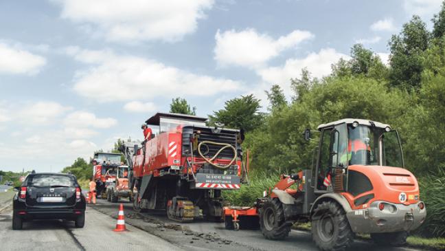 Kein Asphalt mehr: Bauarbeiten stocken
