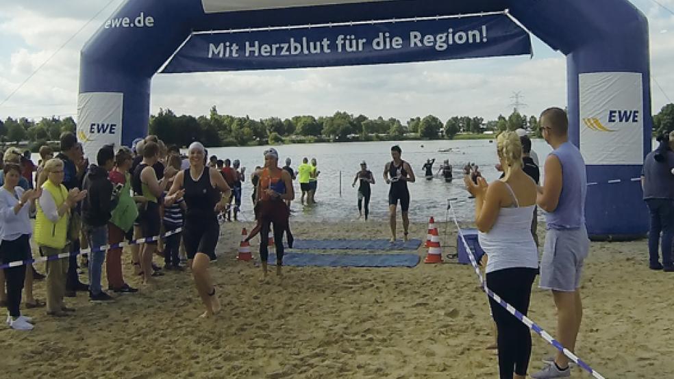 Rund 400 Athleten stellten sich den Herausforderungen des Medien Triathlons in Grotegaste. © Fotos: privat