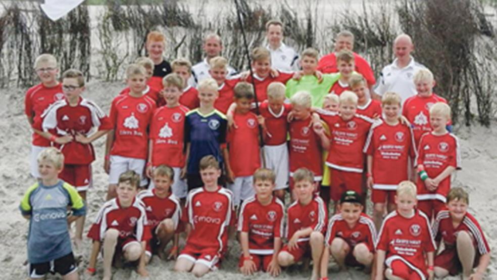 Die Nachwuchskicker des TV Bunde nahmen auf Norderney am Beach Soccer Junior Fun-Cup teil. © Foto: privat