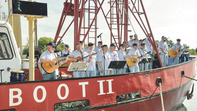 Bingumer Chor sang beim Shanty-Festival