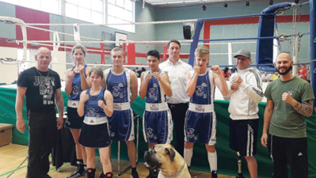 Drei Siege für die Shake-Hands-Boxer