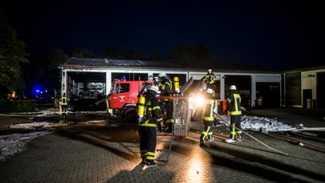 Feuer vernichtet Lagerhalle des NLWKN
