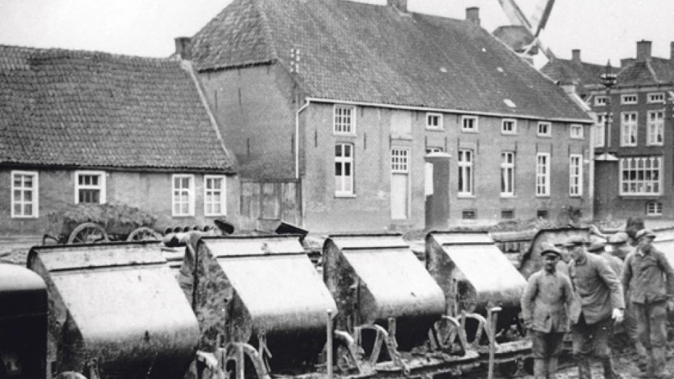 So sah das Haus Norderstraße 76 in den Jahren 1936/1937 aus. Das Foto entstand während der Vertiefung und Erweiterung des Hafens. © Foto: RZ-Archiv