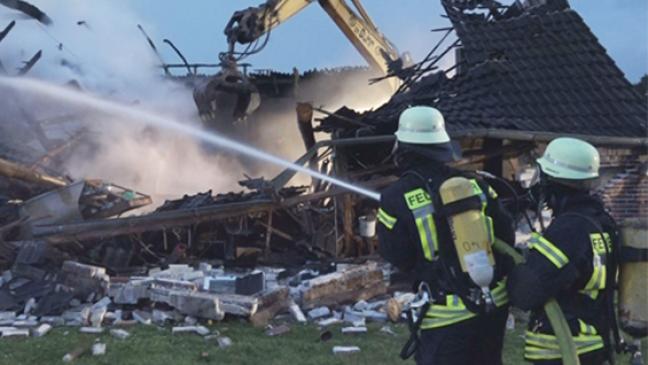 Stallgebäude bei Brand zerstört