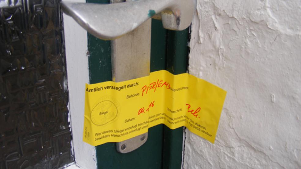 Nach dem Verschwinden von Gerda Basse versiegelte die Polizei ihr Café in Bingum. Die Ermittler gehen davon aus, dass sie hier umgebracht worden ist. © Foto: Szyska