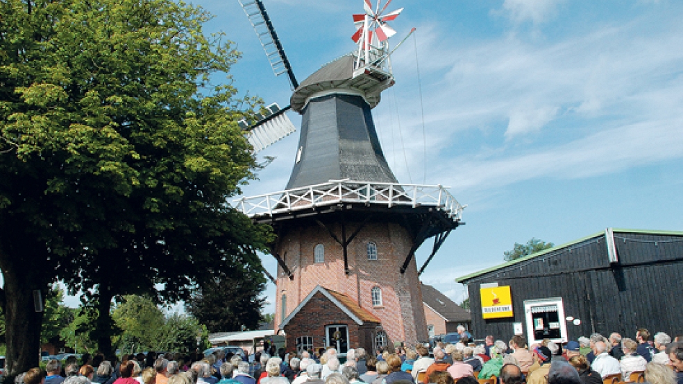 Die Stapelmoorer Mühle bildete einmal mehr die Kulisse für den Sommergottesdienst. © Foto: Kuper