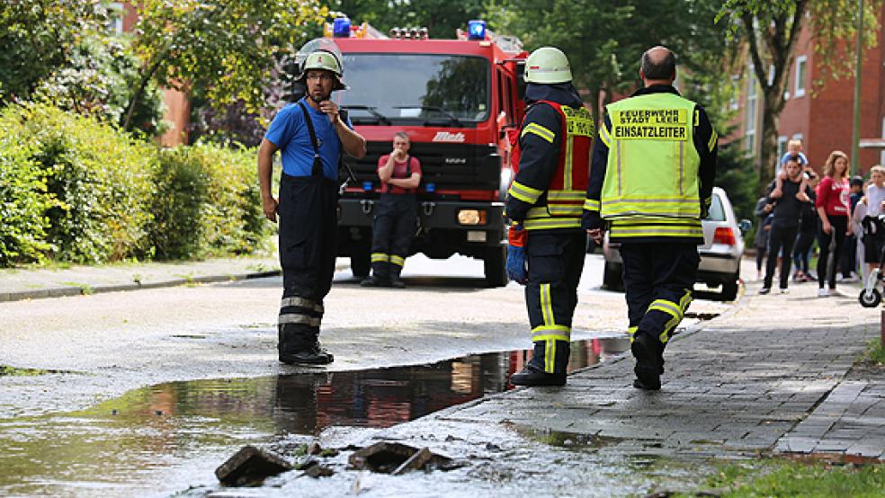 Vier Rohrbrüche hielten die Feuerwehr in Leer auf Trab. © Foto: Loger