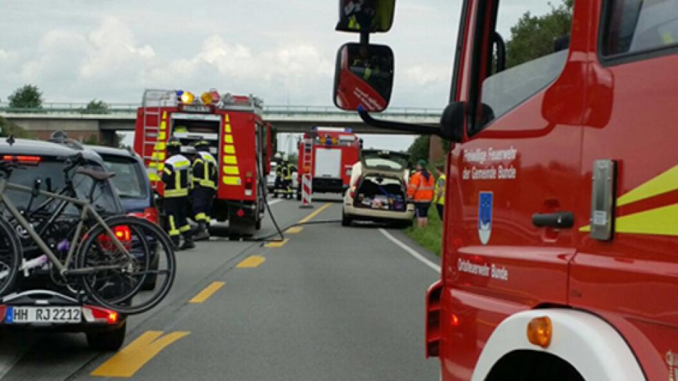 Am Samstagmittag wurden die Feuerwehren aus Bunde und Wymeer-Boen zu einem Einsatz auf die Autobahn 280 gerufen. © Foto: Feuerwehr