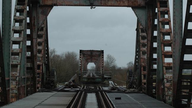 Friesenbrücke: Bahn steht auf Wartegleis