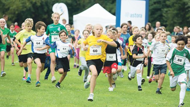 Die Jüngsten eröffnen den Lauf