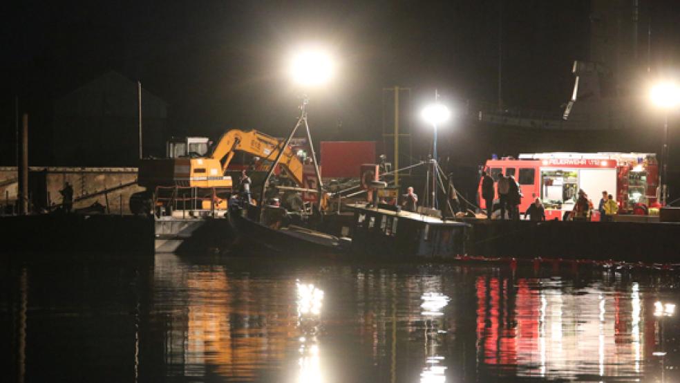 Der Kutter liegt im Bereich einer Werft im Leeraner Hafen. © Foto: Loger