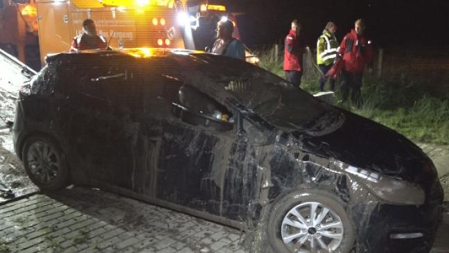 Schwarzer Kia aus der Ems geborgen