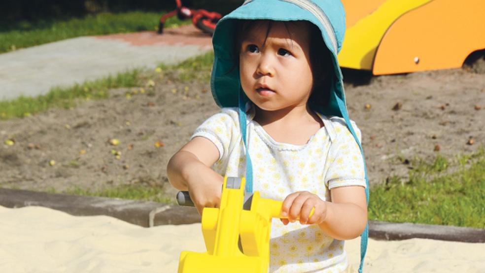 Sandkasten, Schaukel und Klettergerüst kommen bei dem Kindern gut an. © Foto: Muising
