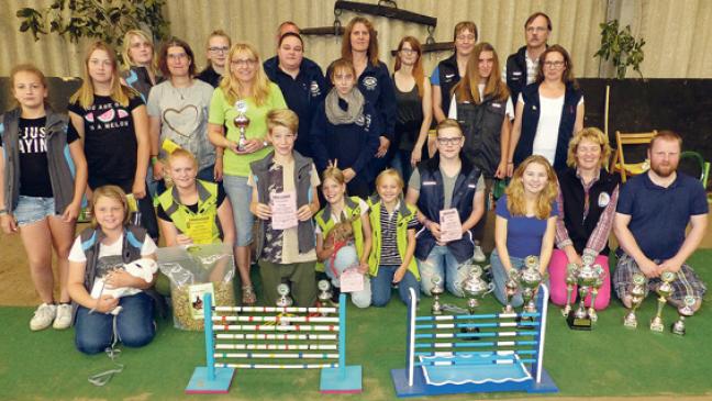 71 Kaninchen an den Hindernissen