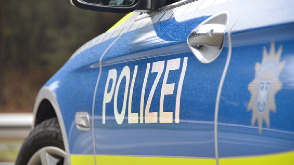 Die Polizei sucht nach einem etwa 20-jährigen Randalierer, der am 20. August in Bunde einen Mercedes beschädigte. © Foto: Archiv