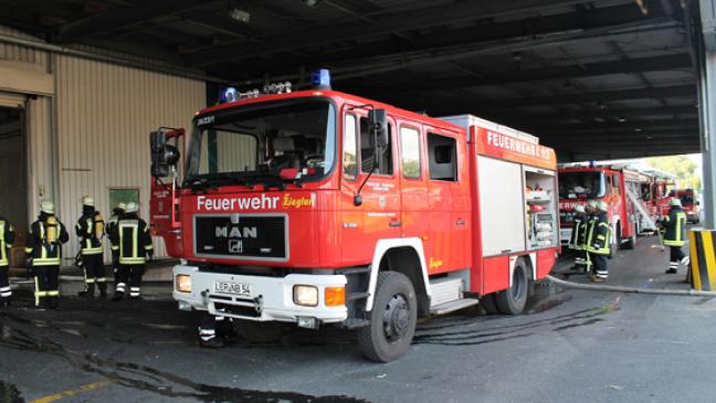 Papierreste in Brand geraten