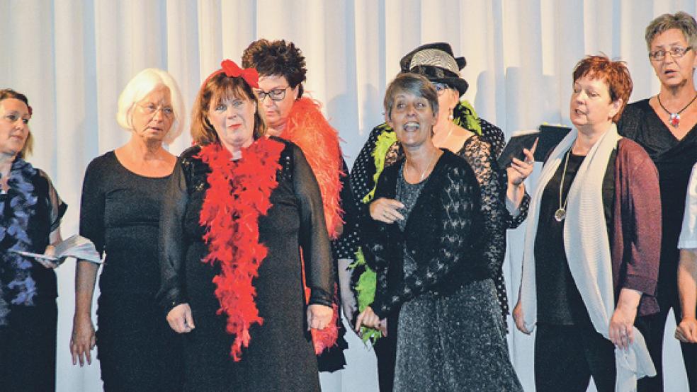 Die »Malle Diven« nahmen »Mannlü« und ihre Marotten auf´s Korn, wie etwa bei ihrem Song »Skandal in Grimmersum«. © Fotos: Himstedt