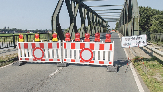 Emsbrücke nach Unfall gesperrt
