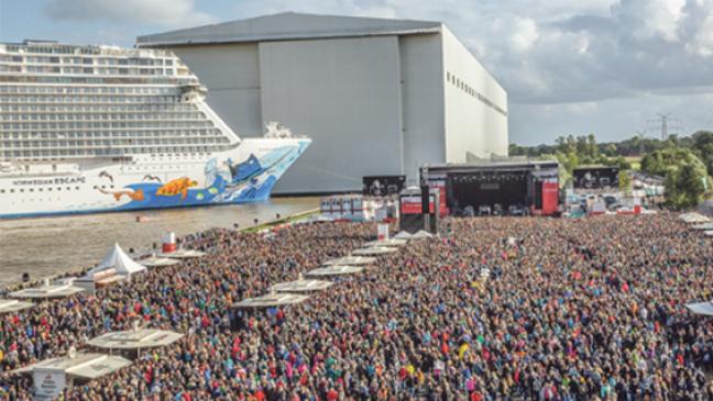 Große Flaschen und Taschen tabu