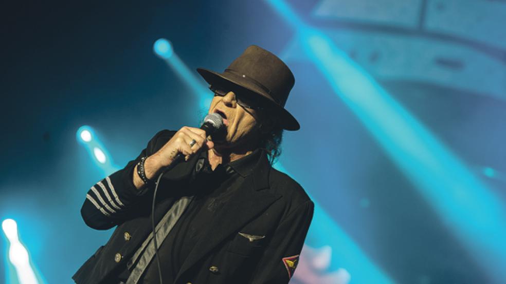 Udo Lindenberg gestern Abend auf der Bühne in Papenburg. © Foto: Klemmer