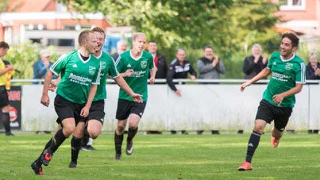 Sieg mit Doppelpacker und Trainer-Torwart