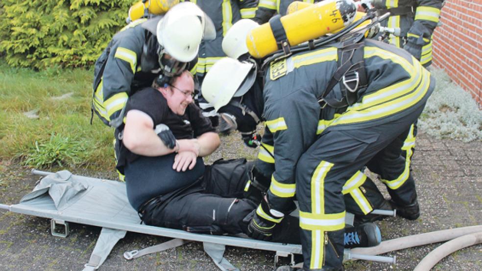 Die Übungsziele waren die Rettung von Menschen, die Brandbekämpfung und die Zusammenarbeit der eingesetzten Feuerwehren. © Fotos: Rand (Feuerwehr)