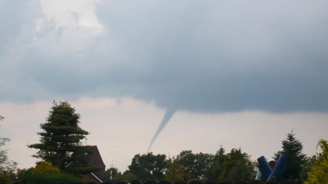 Windhose sorgt für Staunen