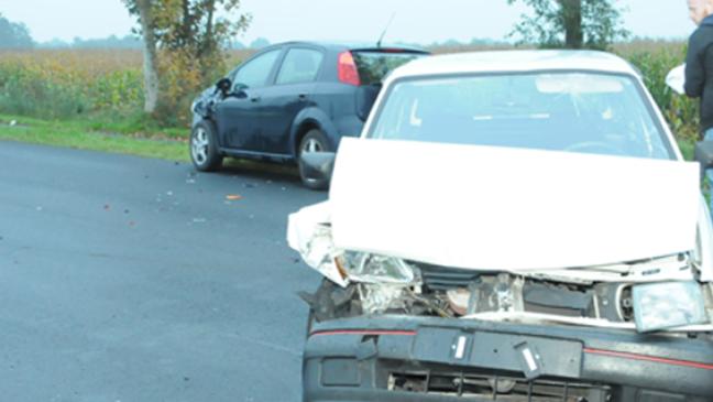 Mit Rad über Straße: Zwei Verletzte