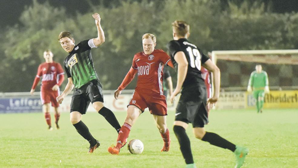 Durchsetzungsstark zeigten sich die Bunder um Tim Huxsohl im Pokal-Achtelfinale. Sie besiegten den SV Surwold klar mit 3:0. © Foto: Bruins
