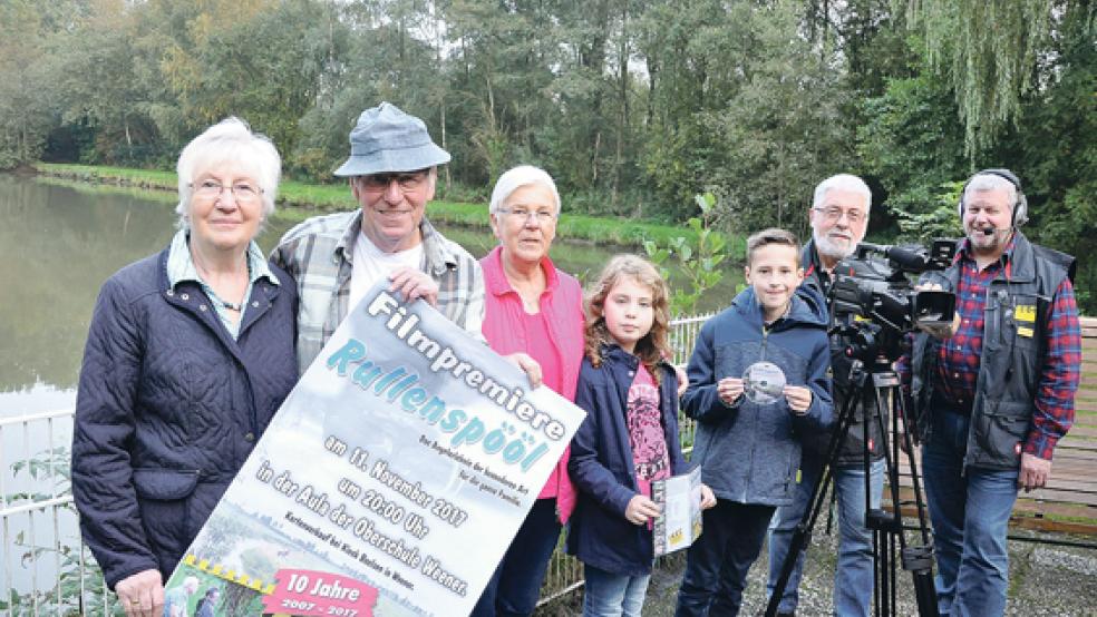 Freuen sich schon auf die Filmpremiere am 11. November (von links): Helga Korfee, Horst Lauer, Ulla Siemon, Christin Loesing, Lukas Korfee, Gerhard M. Willms und Joachim Temming von den Rheiderländer Filmfreunden.  © Foto: Boelmann