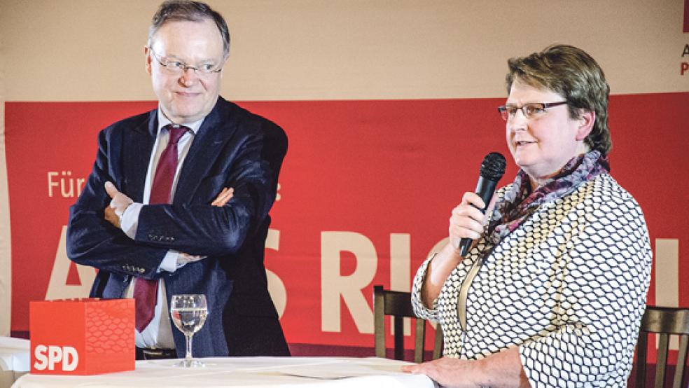 Stephan Weil und seine Landtagsfraktionschefin Johanne Modder bei einem »Auf ein Wort«-Forum im Januar im Ostfriesen-Hof in Leer. Jetzt kommt Weil nach Bunde. © Archivfoto: Hanken