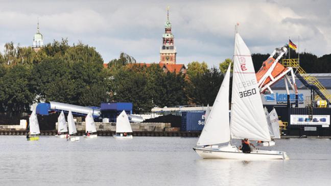 Viele Nachwuchssegler im Leeraner Hafen