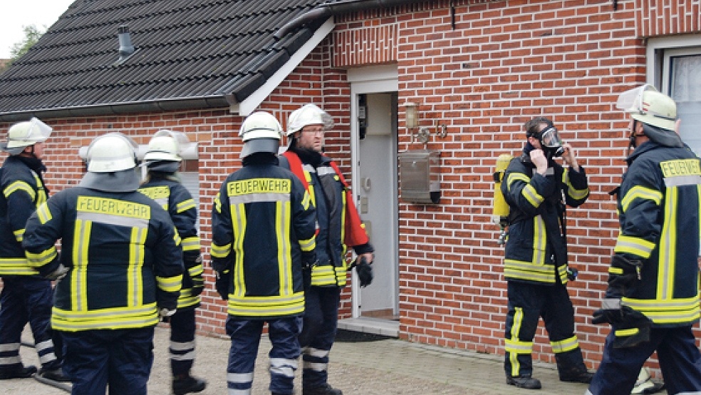Die Feuerwehr Weener war heute in der Suidbroekstraße im Einsatz. Hier war es zu einem Schmorbrand gekommen. © Foto: Hoegen