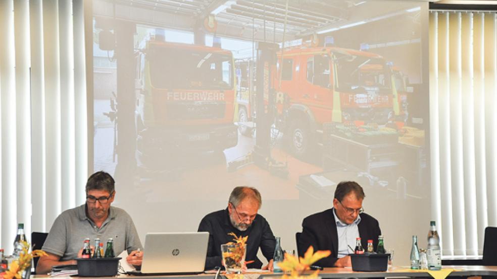 Auf der Sitzung des Feuerwehrausschusses im Bunder Rathaus am Dienstagnachmittag wurde eine Satzungsänderung beschlossen. Ehrenamtliche Funktionsträger erhalten in Zukunft mehr Geld. © Foto: Boelmann
