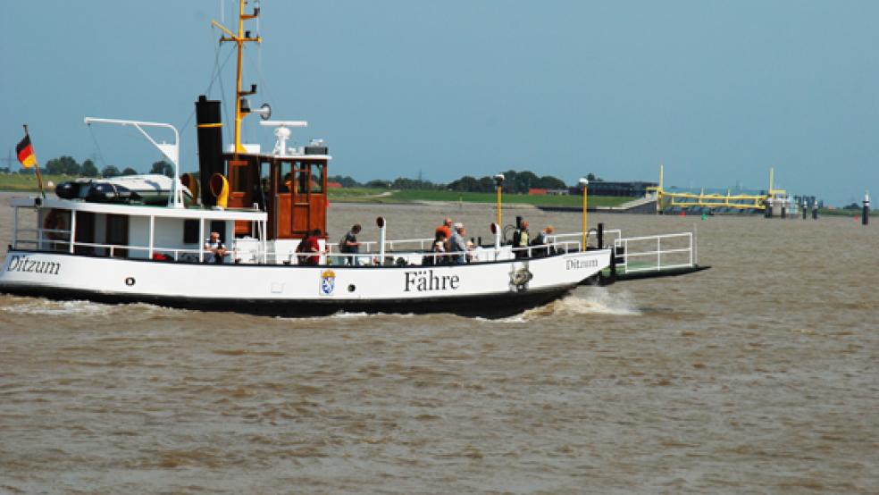 Die Emsfähre zwischen Ditzum und Petkum muss Freitagvormittag eine Zwangspause einlegen. © Foto: Hanken