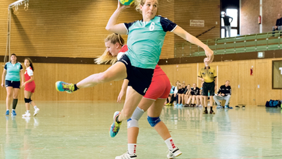 Die HSG-Handballerinnen um Janina Galitschkin zeigten sich kämpferisch.  © Foto: Bruins