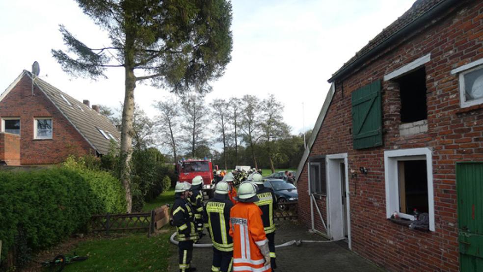 Die Feuerwehr war im Einsatz beim Brand eines Wäschetrockners in einem Haus in Völlenerfehn. © Foto: Feuerwehr