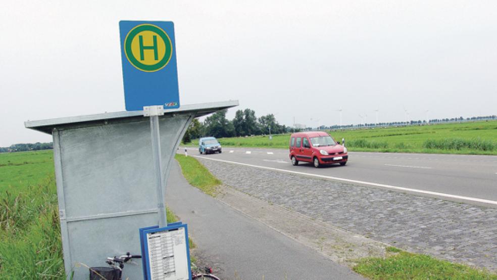 Auch viele Bushaltestellen im Rheiderland sollen bis 2022 barrierefrei umgebaut werden.  © Archivfoto: Boelmann
