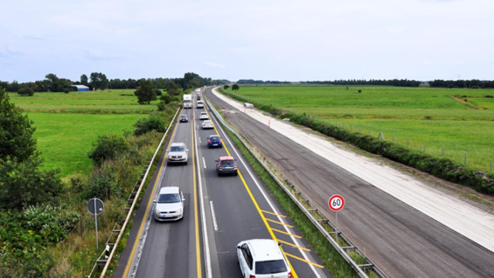 Der Verkehrsausschuss der Industrie- und Handelskammer für Ostfriesland und Papenburg (IHK) setzt sich für deutlich kürzere und verlässlichere Planungs- und Genehmigungsverfahren bei Infrastrukturprojekten ein. © Foto: RZ-Archiv