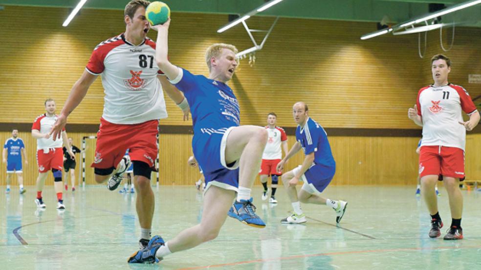 Die TuS-Handballer müssen im Duell gegen die SG Obenstrohe/Dangastermoor im Angriff die Fehlerquote so gering wie möglich halten. © Archivfoto: Bruins