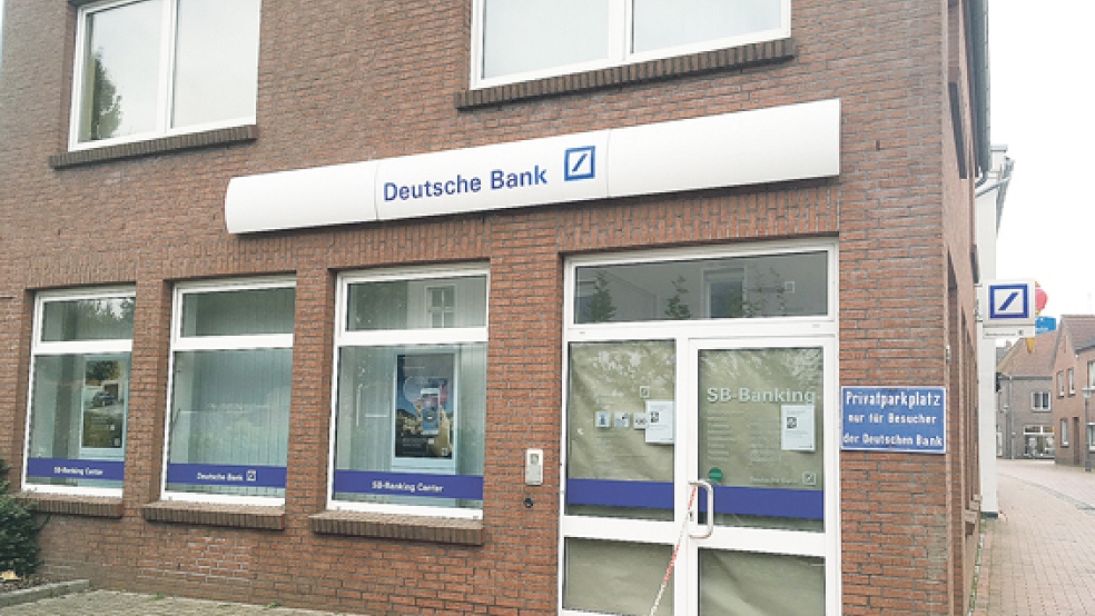 Ist immer noch geschlossen: die Deutsche Bank-Filiale in Weener. © Foto: Boelmann